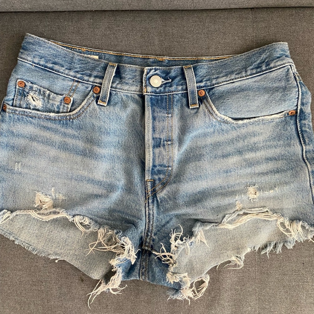 Levi High Rise Jean Short